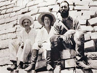 GtB Hedges with the father and a friend in Lubaantun