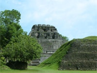 GtB View to
direction south from Plaza A2 with El
Castiilo in the background