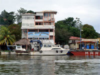 GtB Gas Station by the Dock in Livingston